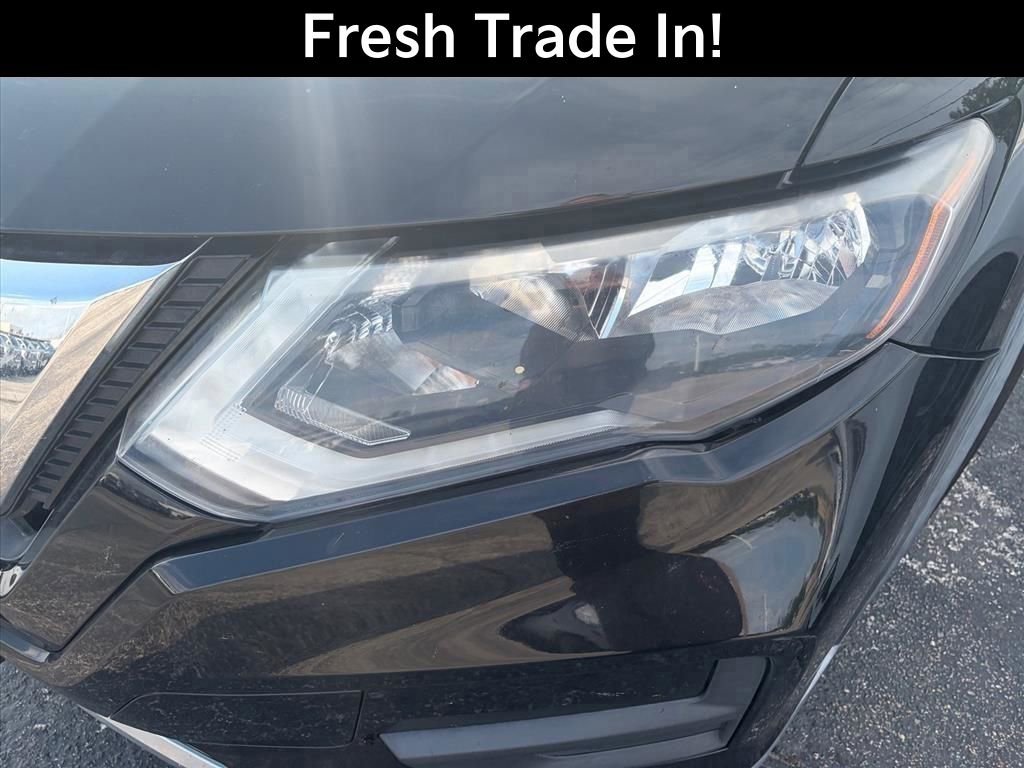 Used 2018 Nissan Rogue SV FWD image 4