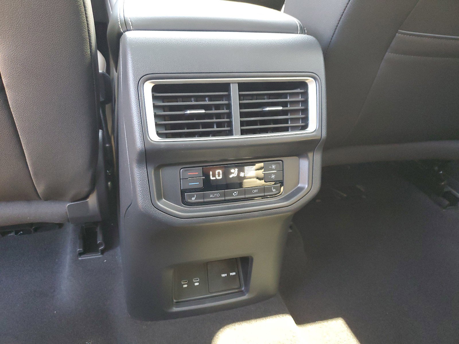 New 2025 Volkswagen Atlas SEL image 15