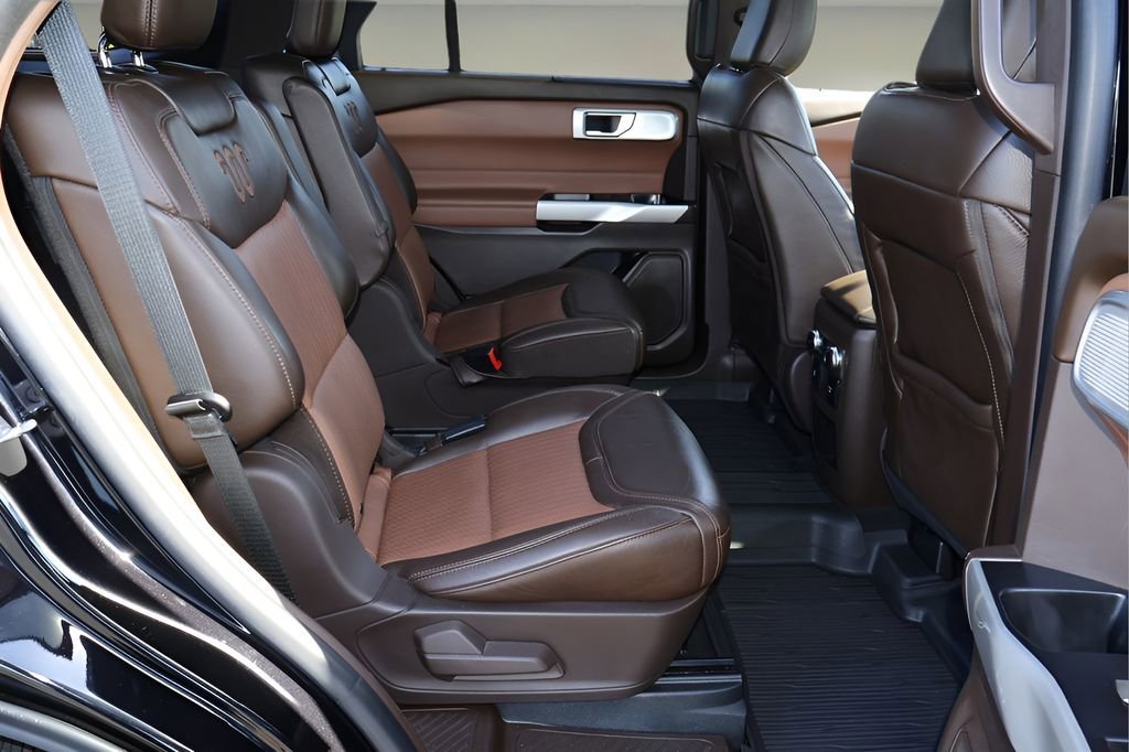 Used 2021 Ford Explorer King Ranch w/ Premium Technology Package image 18