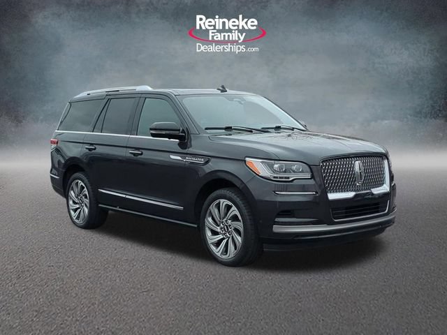 Used 2023 Lincoln Navigator Reserve AWD/4WD image 3