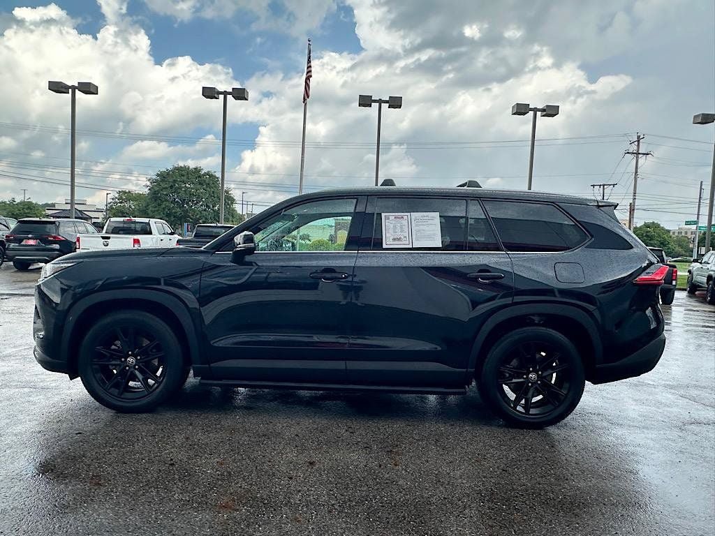 Certified 2024 Toyota Grand Highlander AWD image 2