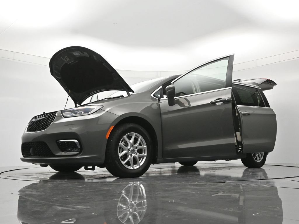 Used 2022 Chrysler Pacifica Touring-L FWD image 48
