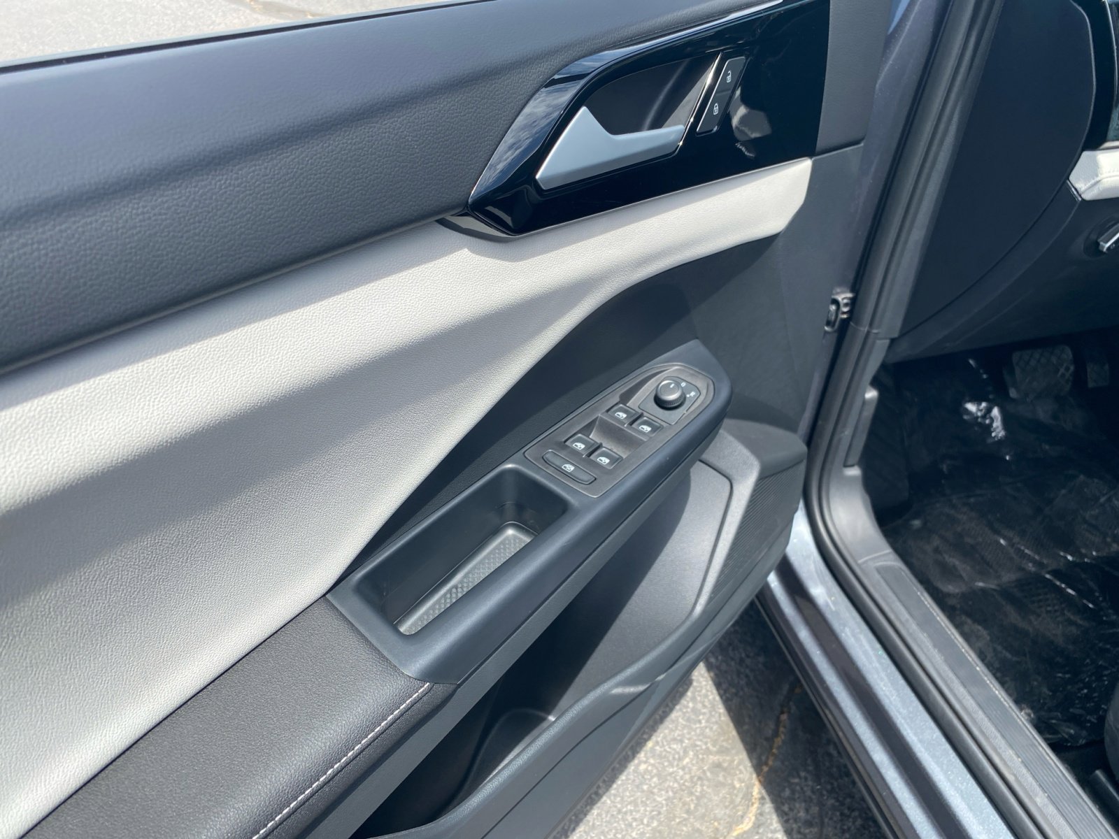 New 2025 Volkswagen Taos S image 13