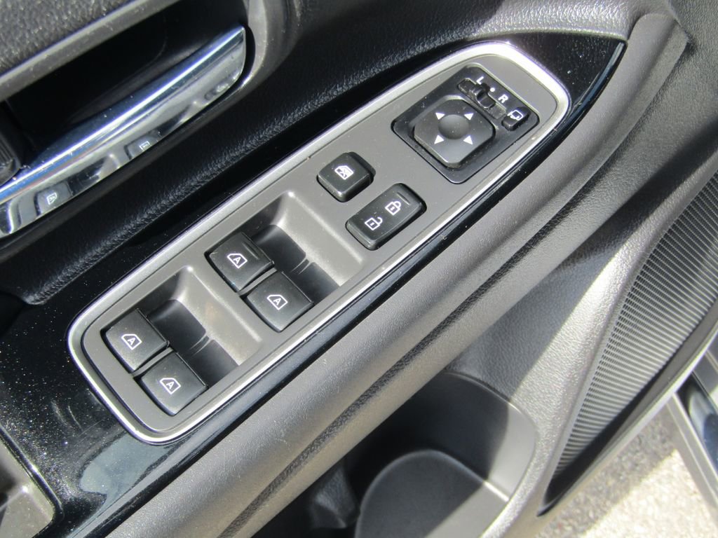 Used 2022 Mitsubishi Outlander SEL image 11