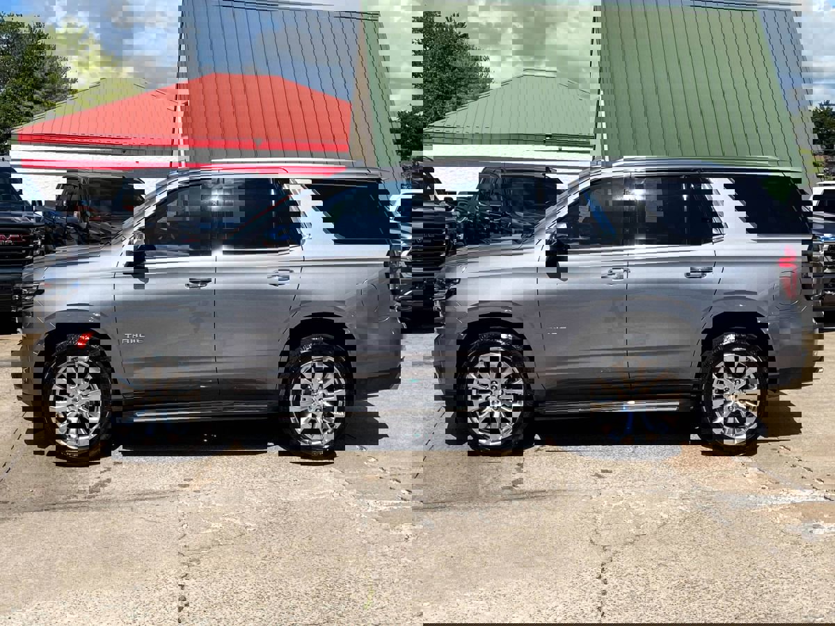 Used 2021 Chevrolet Tahoe Premier w/ Premium Package image 3