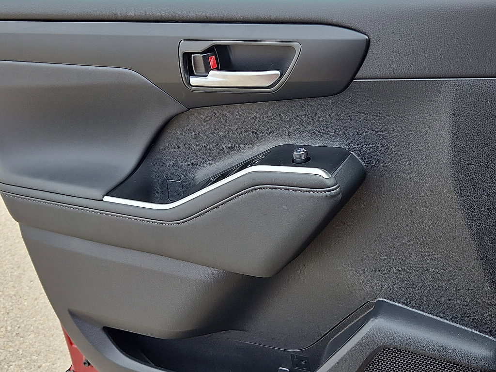 Certified 2026 Toyota Highlander XLE image 13