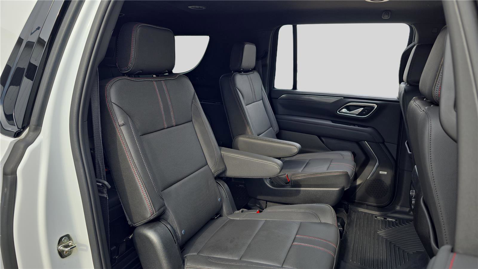 Used 2022 Chevrolet Suburban RST w/ Luxury Package AWD/4WD image 17