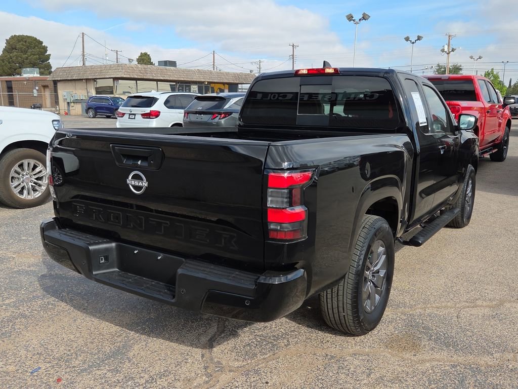 Used 2025 Nissan Frontier SV image 4