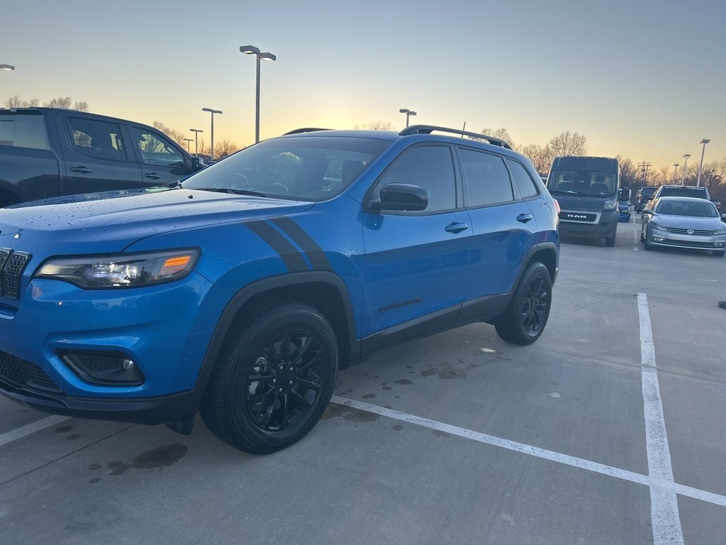 Used 2023 Jeep Cherokee Altitude Lux image 3