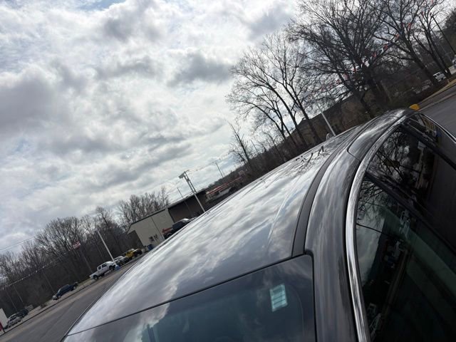 Used 2023 Chrysler Pacifica Touring-L FWD image 19