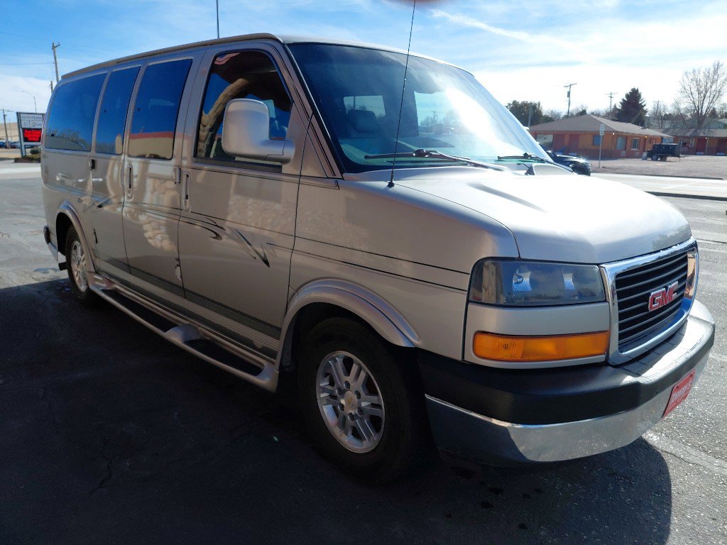 Used 2005 GMC Savana 1500 AWD w/ Preferred Equipment Group image 3