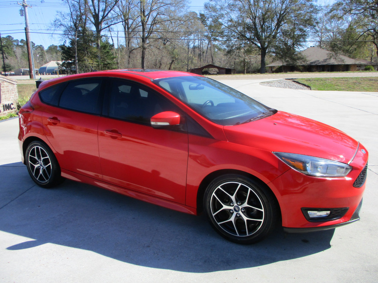 Used 2015 Ford Focus SE w/ SE Sport Package image 26