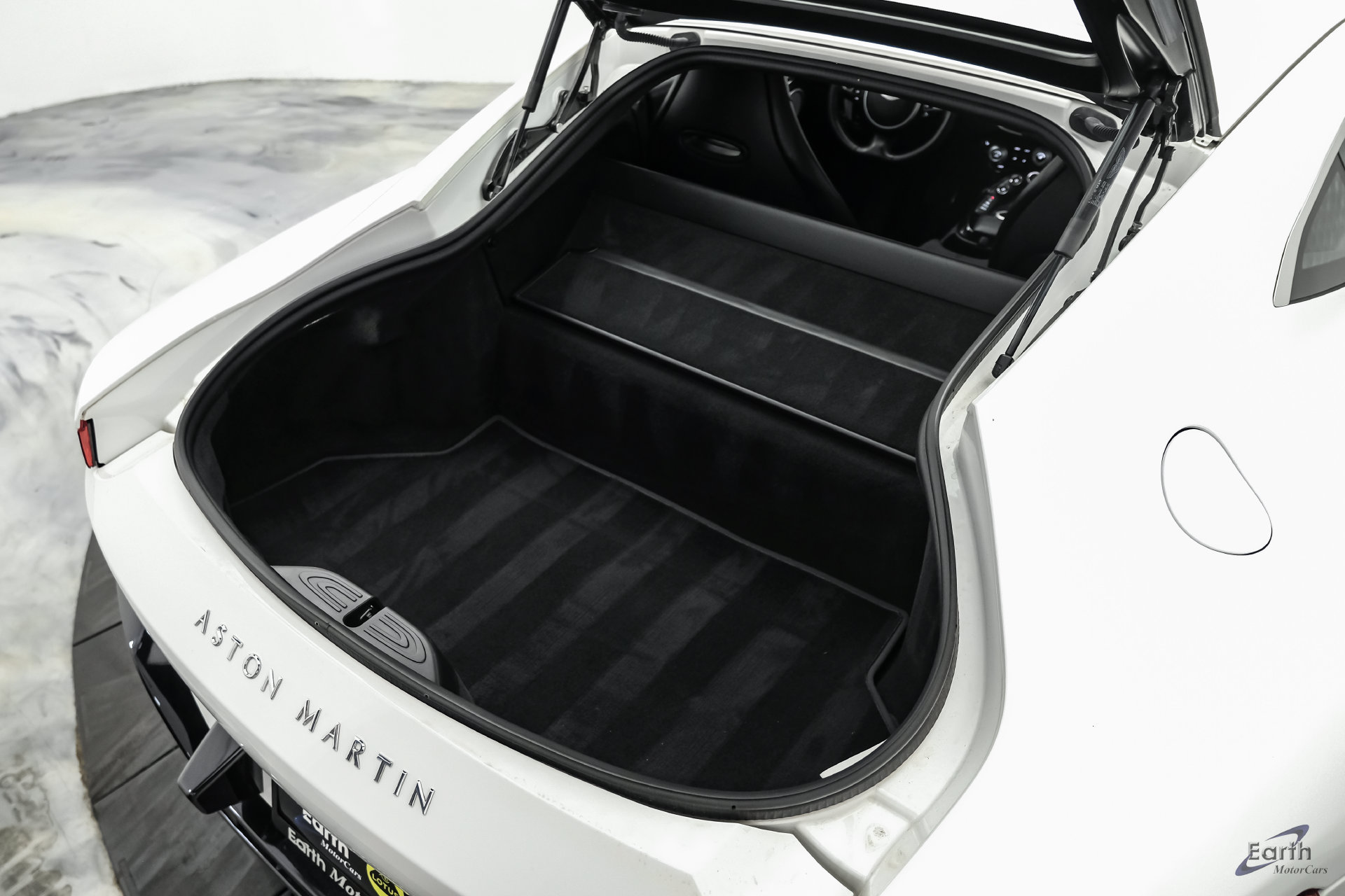 Used 2022 Aston Martin V8 Vantage Coupe RWD image 95