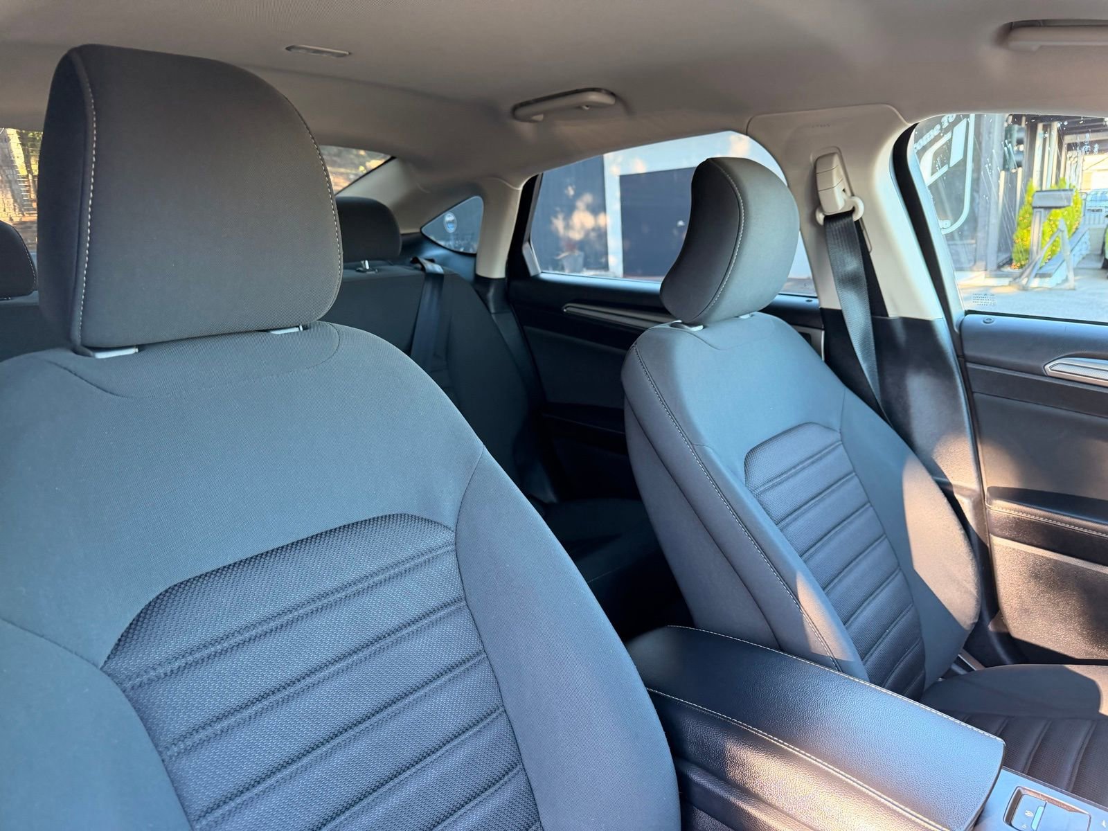 Used 2019 Ford Fusion SE image 30