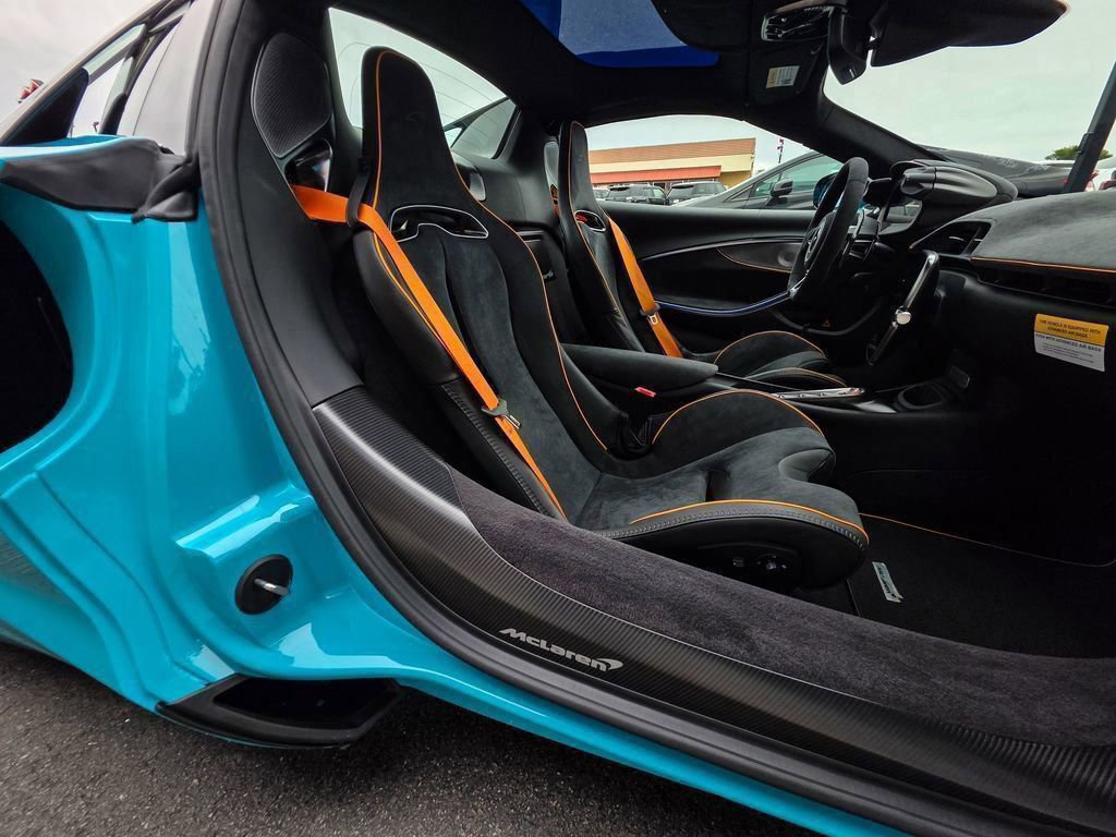 Used 2025 McLaren Artura Spider image 48