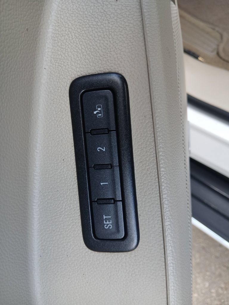 Used 2017 GMC Yukon XL Denali w/ Open Road Package AWD/4WD image 31