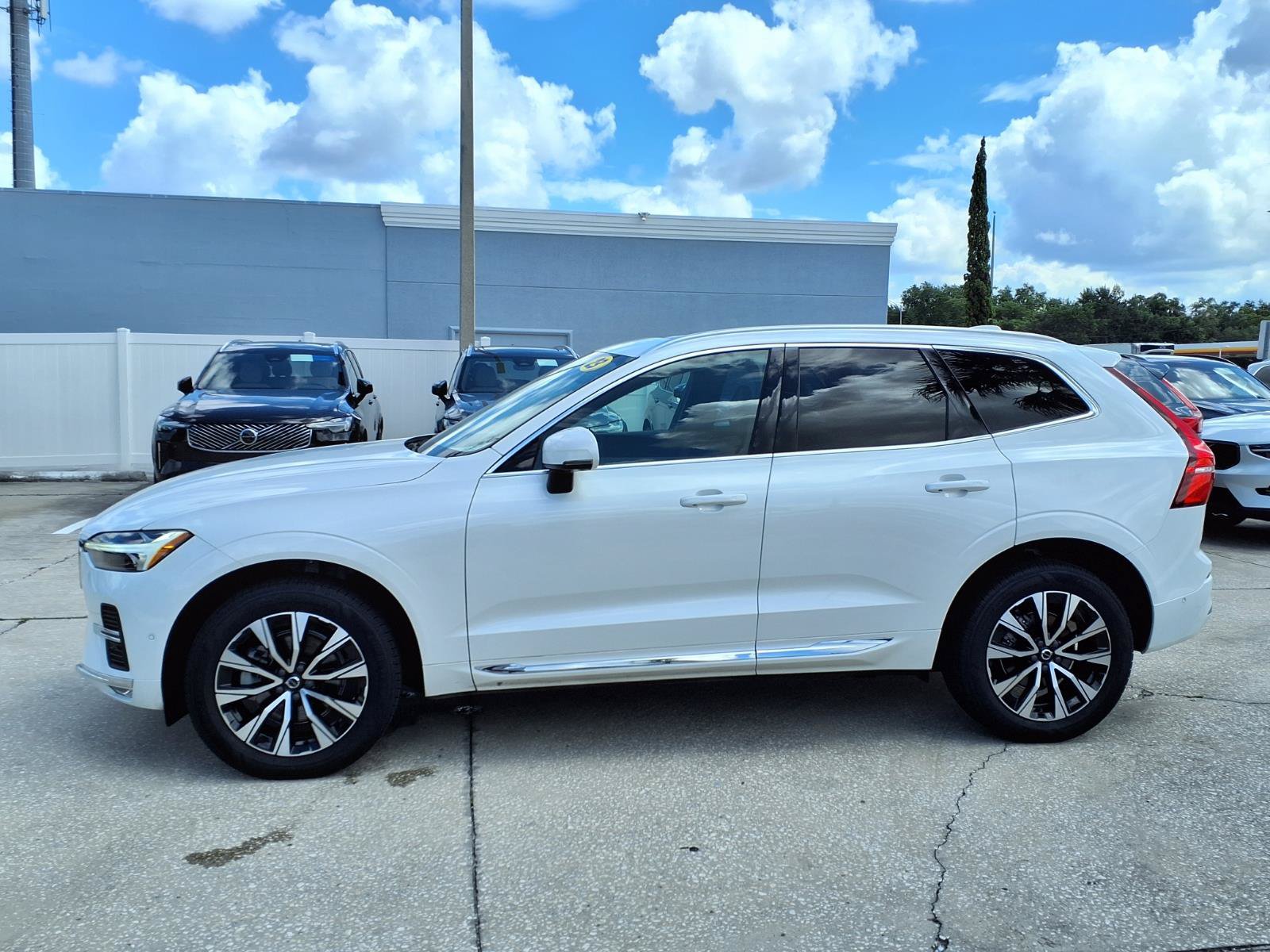 Certified 2023 Volvo XC60 B5 Plus w/ Protection Package Premier FWD image 4