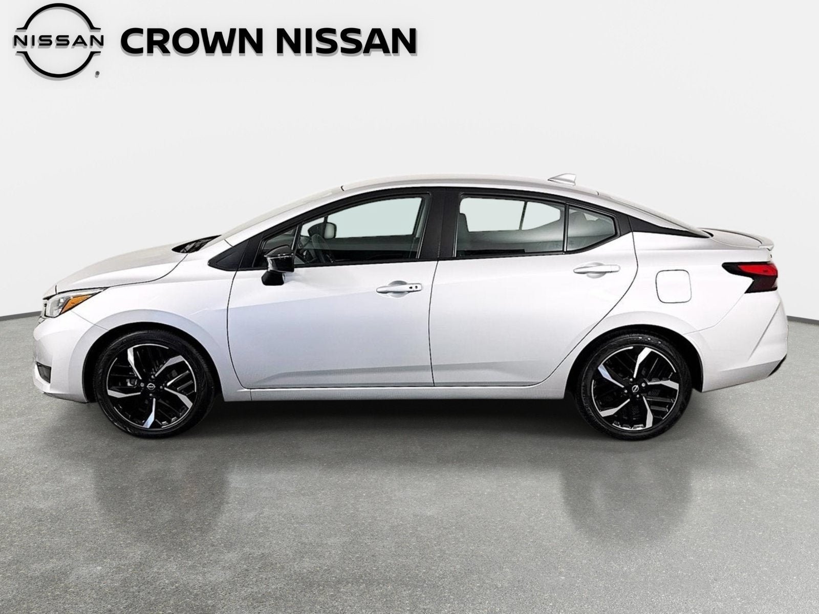 Certified 2025 Nissan Versa SR FWD image 4