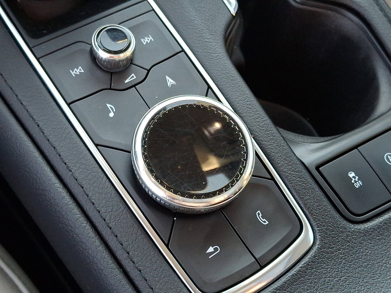 Used 2020 Cadillac XT4 Premium Luxury w/ Technology Package image 27