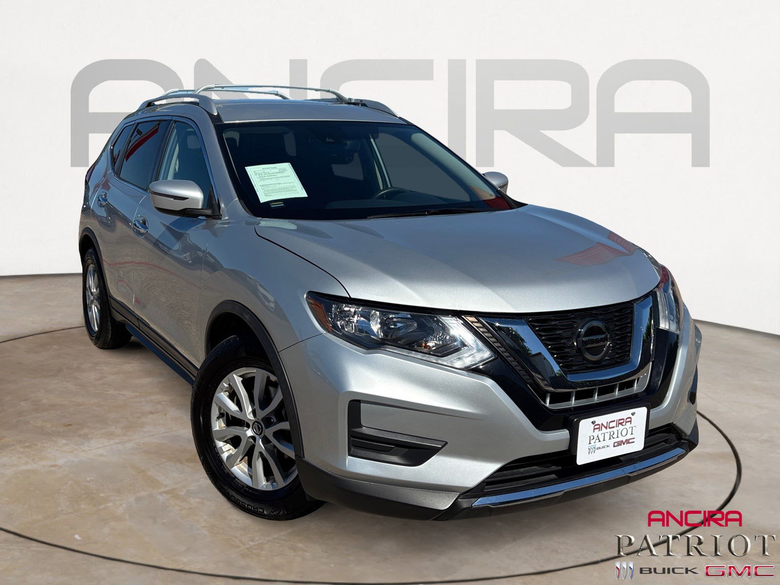 Used 2020 Nissan Rogue SV image 1