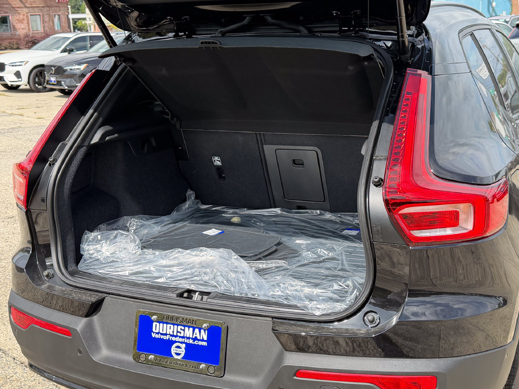 New 2026 Volvo XC40 B5 Ultra w/ Protection Package Premier AWD/4WD image 13