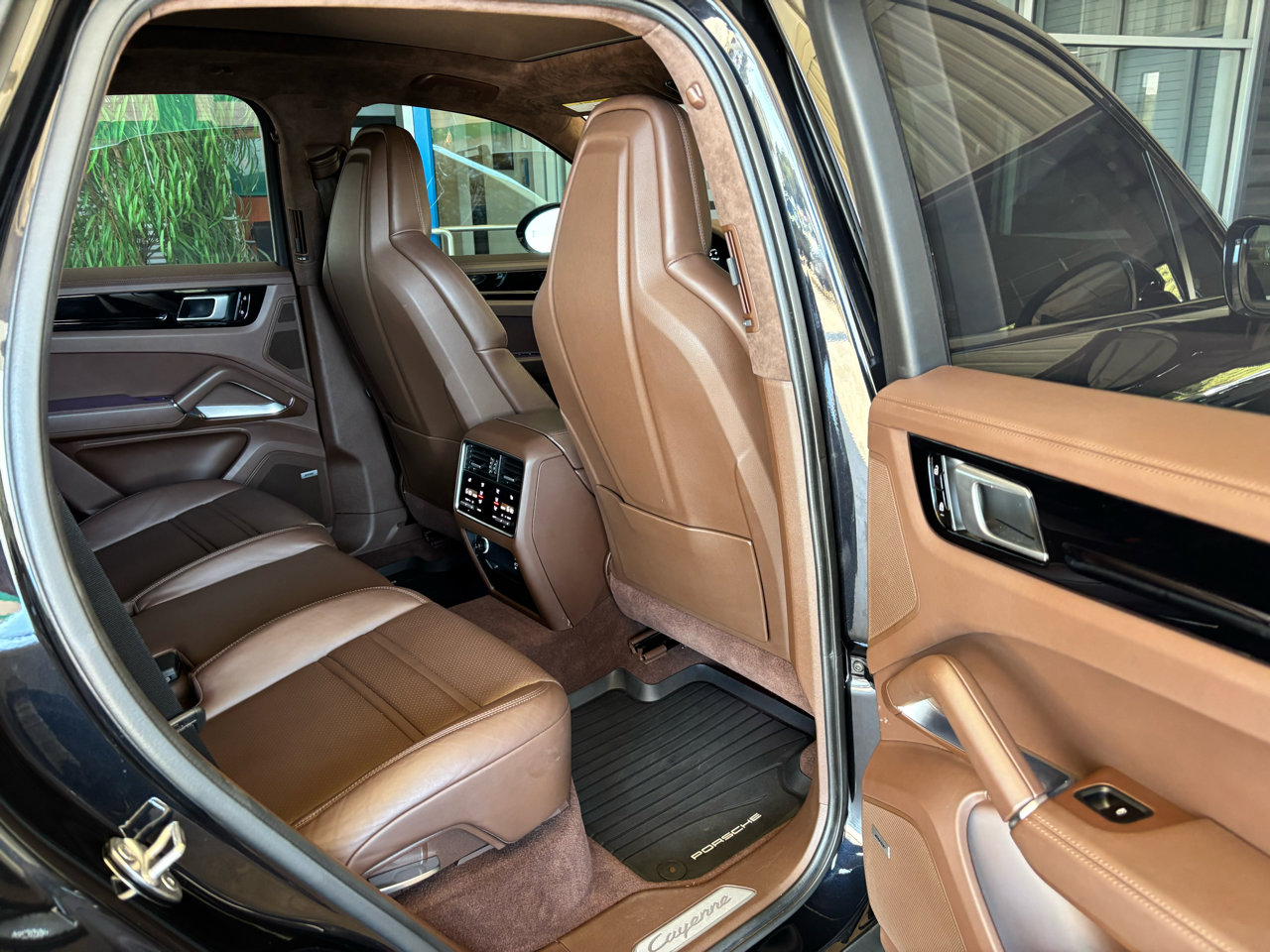 Used 2021 Porsche Cayenne Turbo S image 34