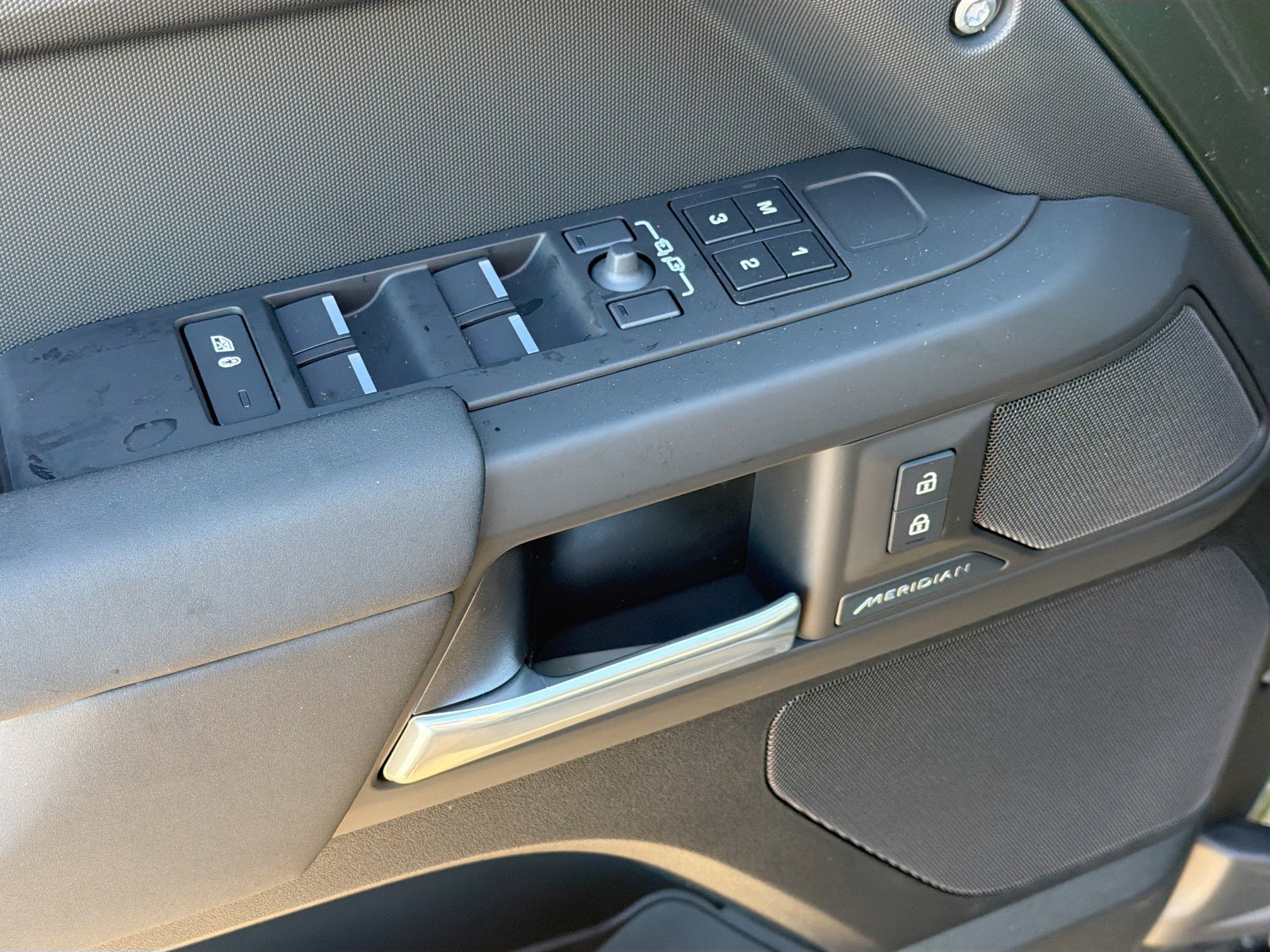 New 2026 Land Rover Defender 110 S image 22