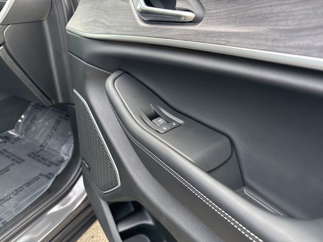 Used 2024 Jeep Grand Cherokee Limited w/ Luxury Tech Group II image 12