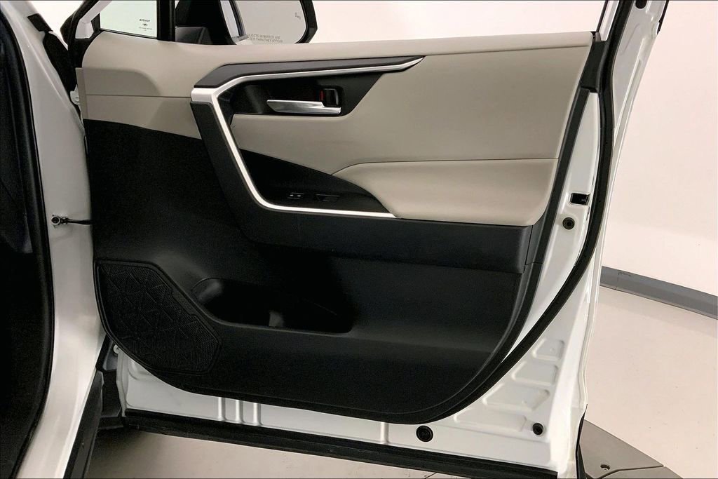 Used 2020 Toyota RAV4 XLE w/ Convenience Package image 25