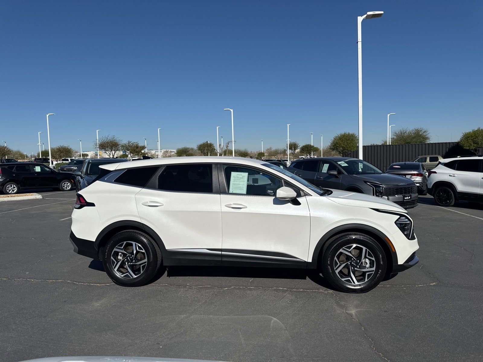 Used 2025 Kia Sportage LX FWD image 4
