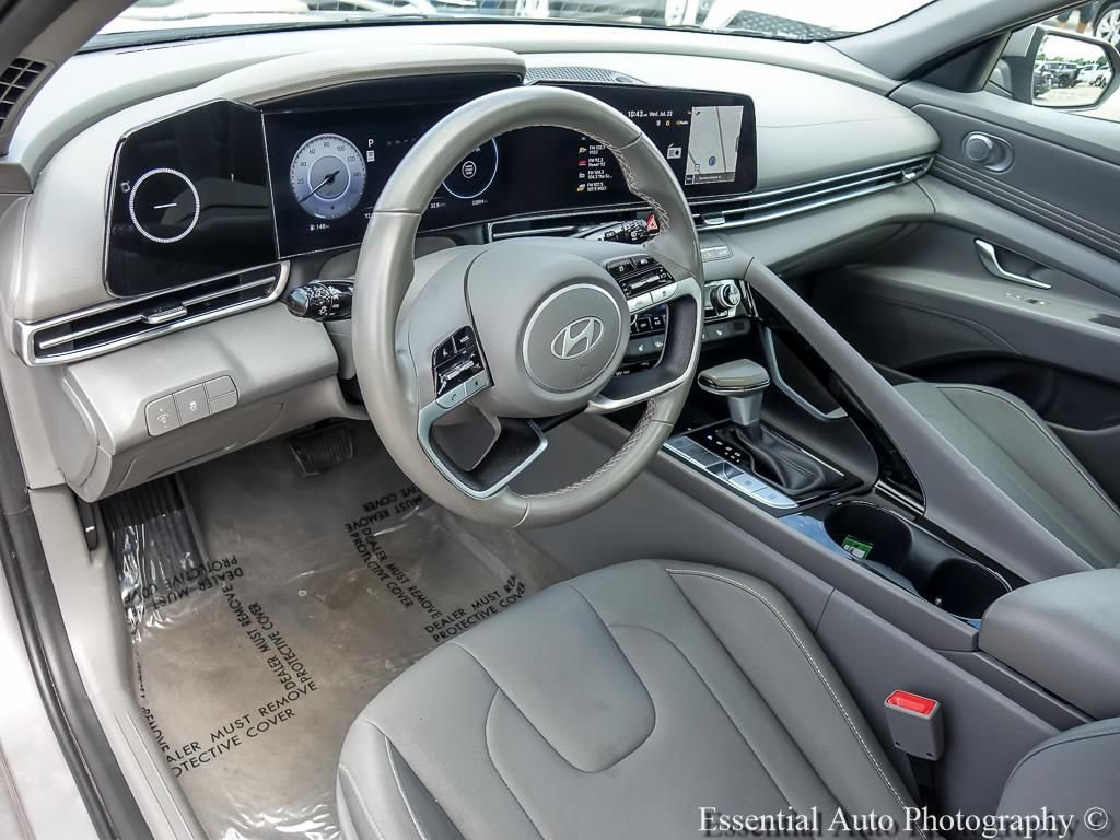 Used 2025 Hyundai Elantra SEL FWD image 11