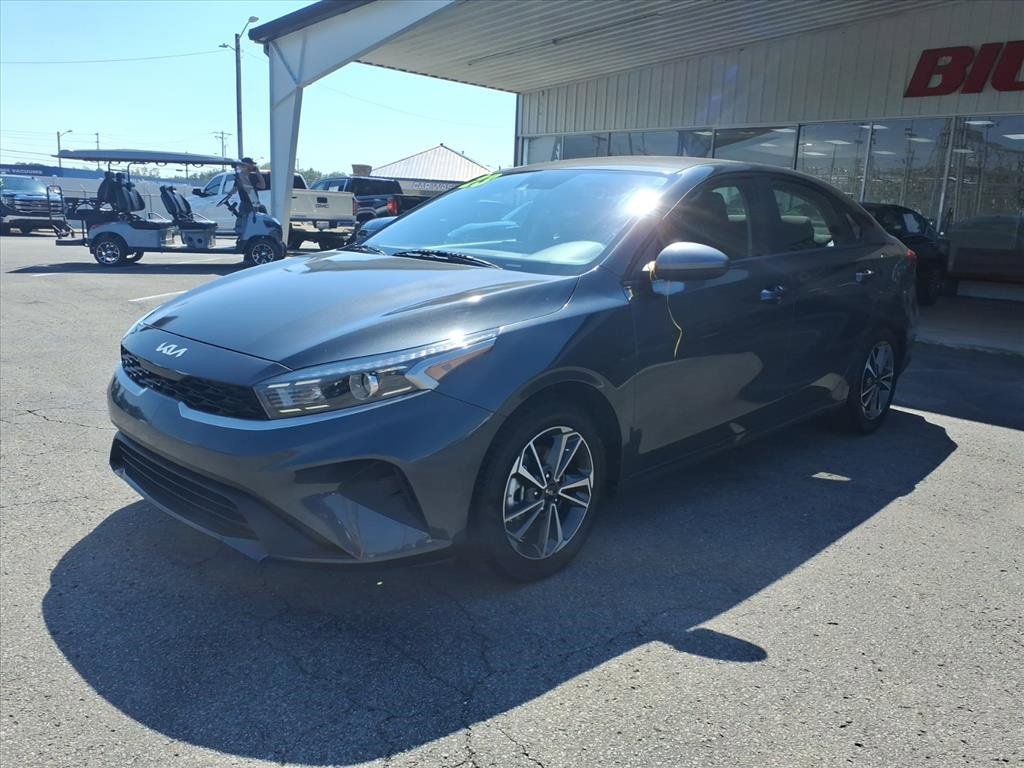 Used 2023 Kia Forte LXS image 3