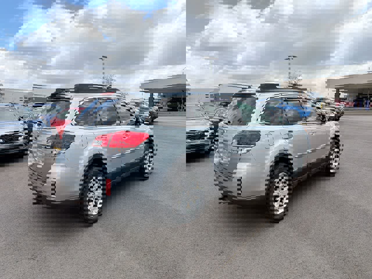 Used 2014 Subaru Outback 2.5i Premium w/ Accessory Value Package (OYX) image 14