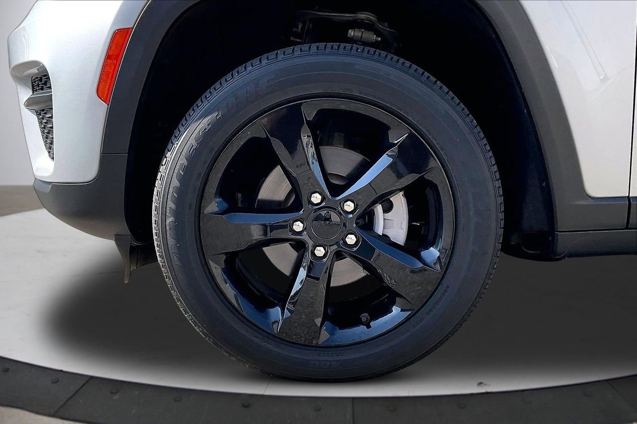 Certified 2023 Jeep Grand Cherokee Altitude AWD/4WD image 34