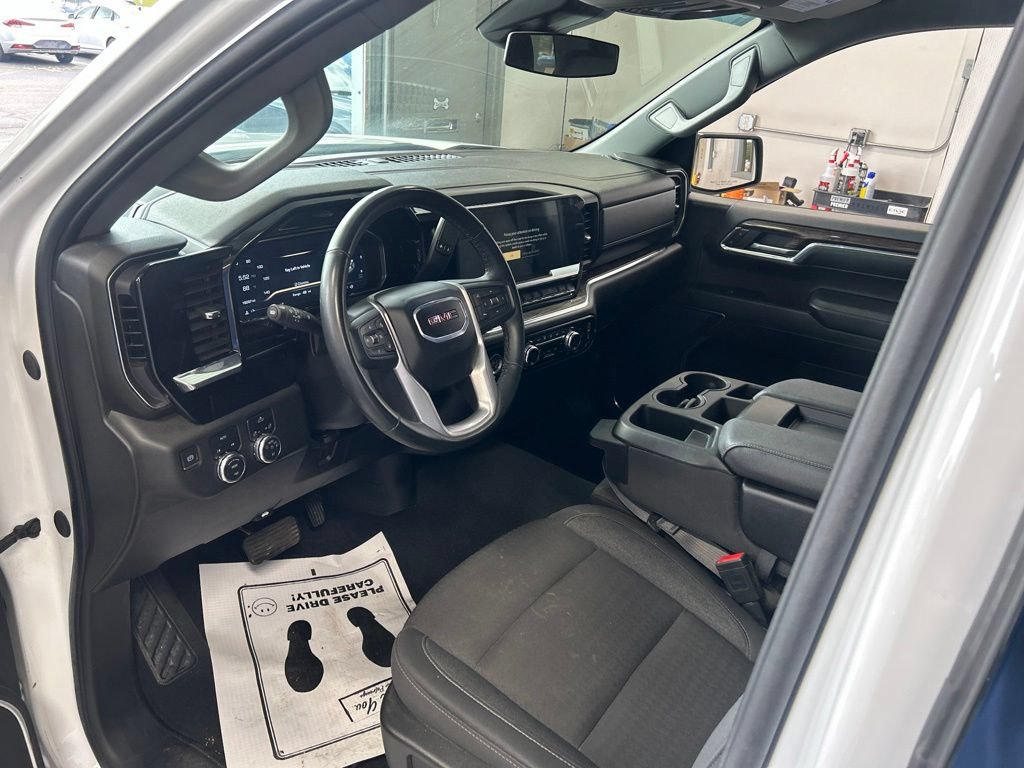 Used 2024 GMC Sierra 1500 Elevation AWD/4WD image 3