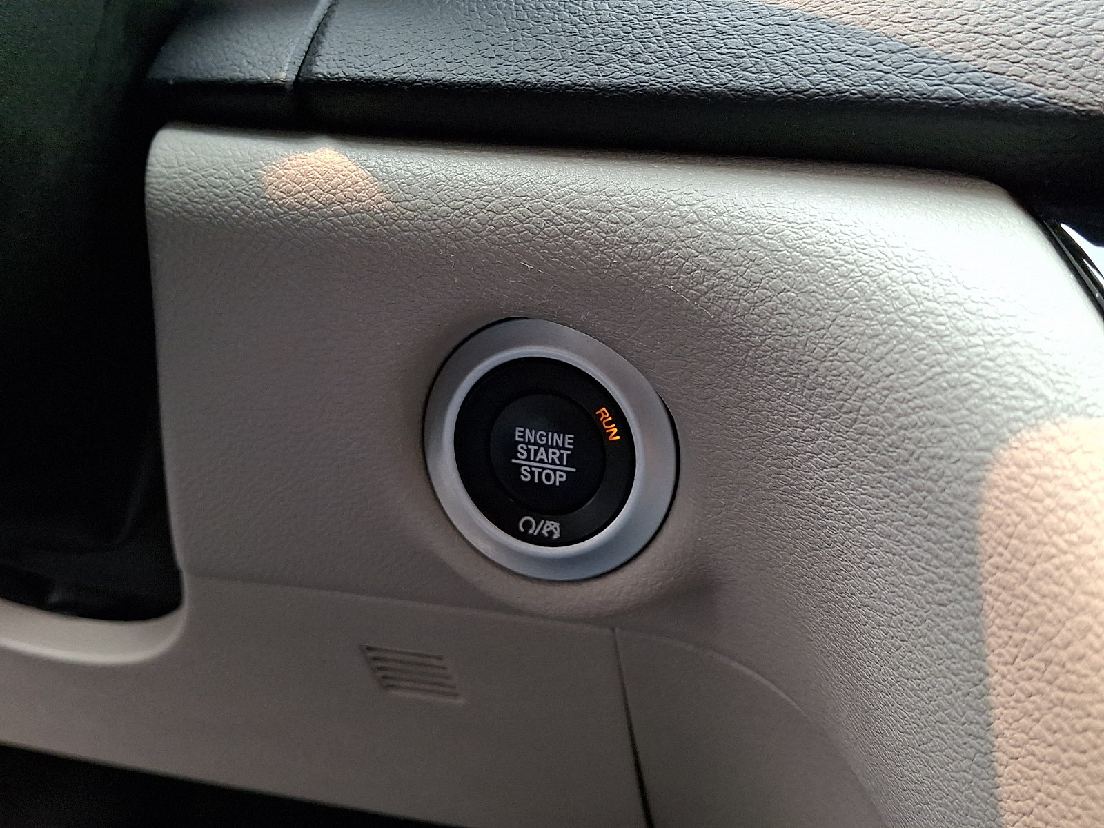 Used 2024 Chrysler Pacifica Touring-L FWD image 28