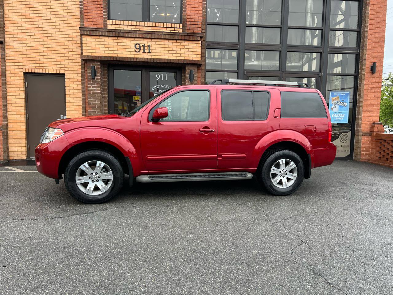 Used 2010 Nissan Pathfinder SE w/ SE Premium Journey Pkg AWD/4WD image 4
