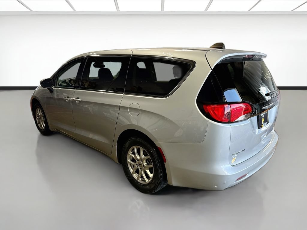 Used 2023 Chrysler Voyager LX FWD image 7