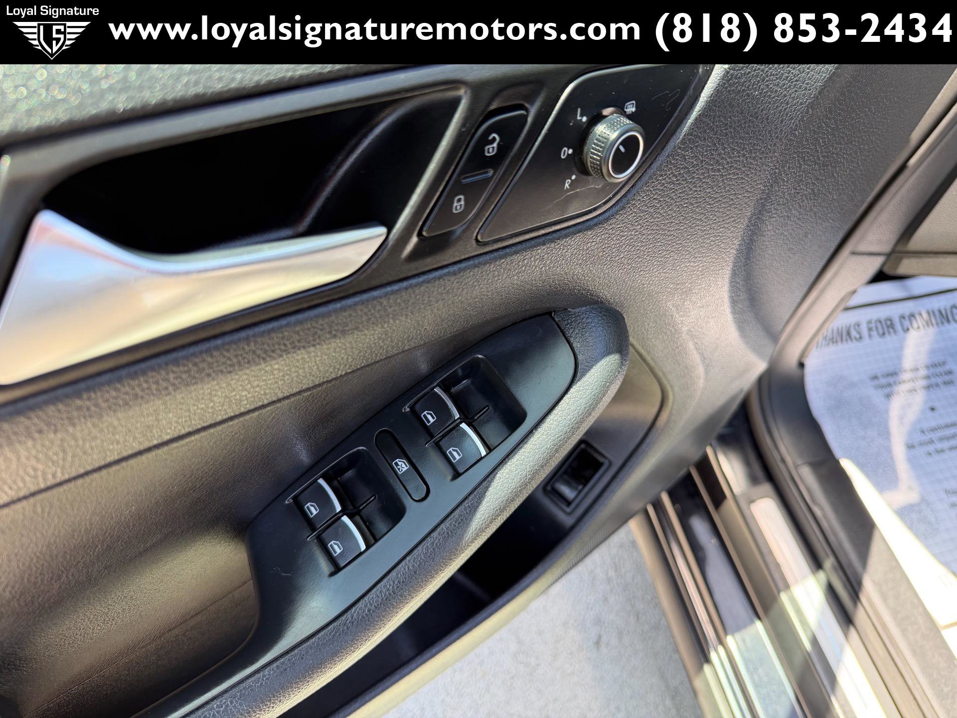 Used 2013 Volkswagen Jetta GLI FWD image 19