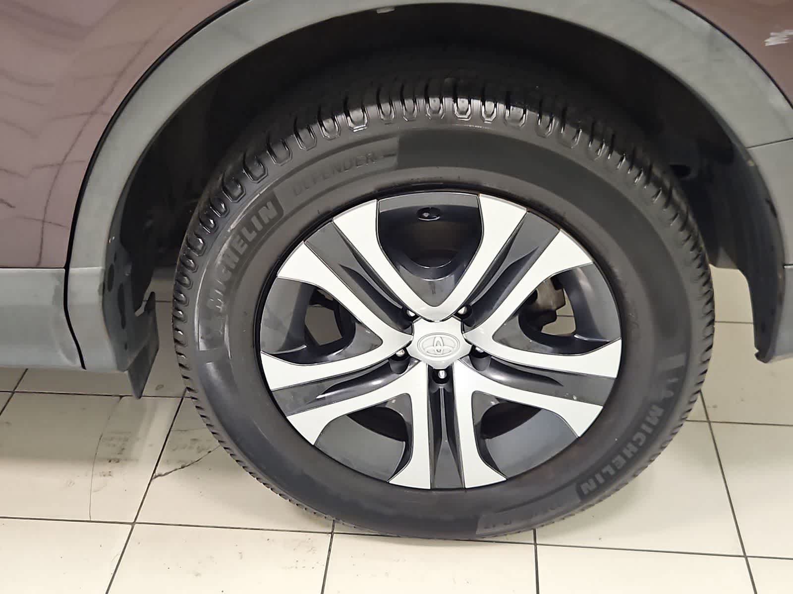 Used 2018 Toyota RAV4 LE FWD image 20