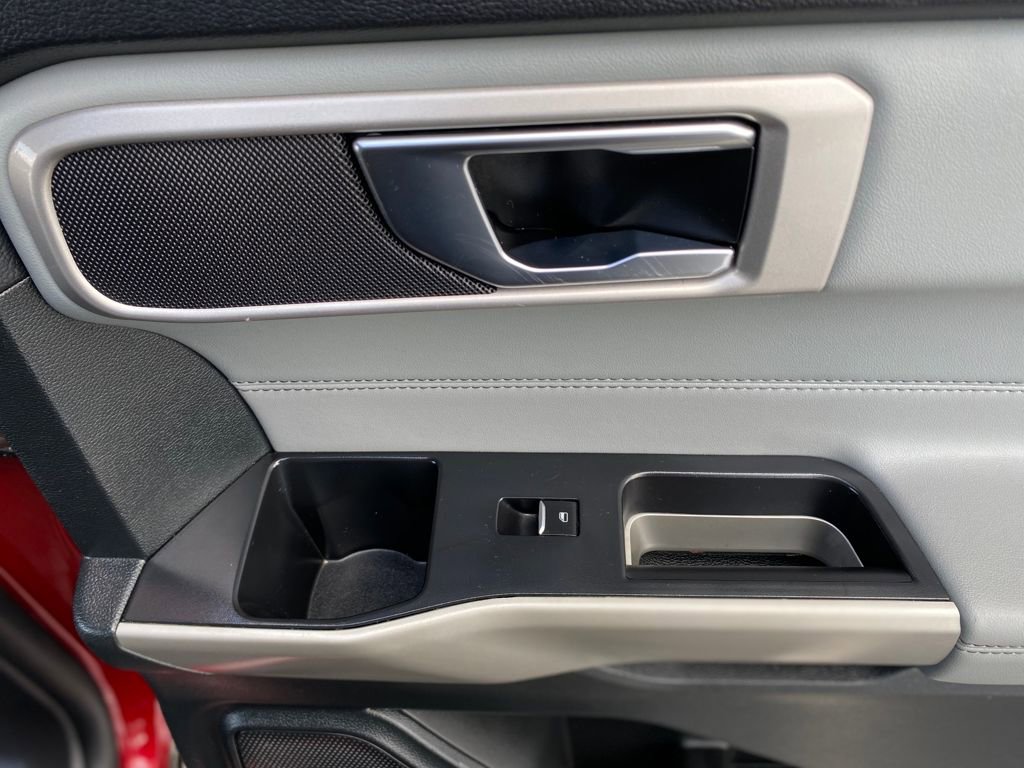 Used 2022 Ford Explorer XLT w/ Equipment Group 202A image 14