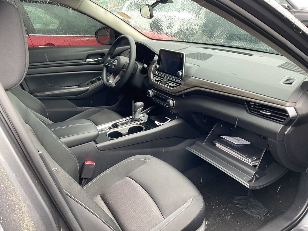 Used 2024 Nissan Altima 2.5 SV AWD/4WD image 12