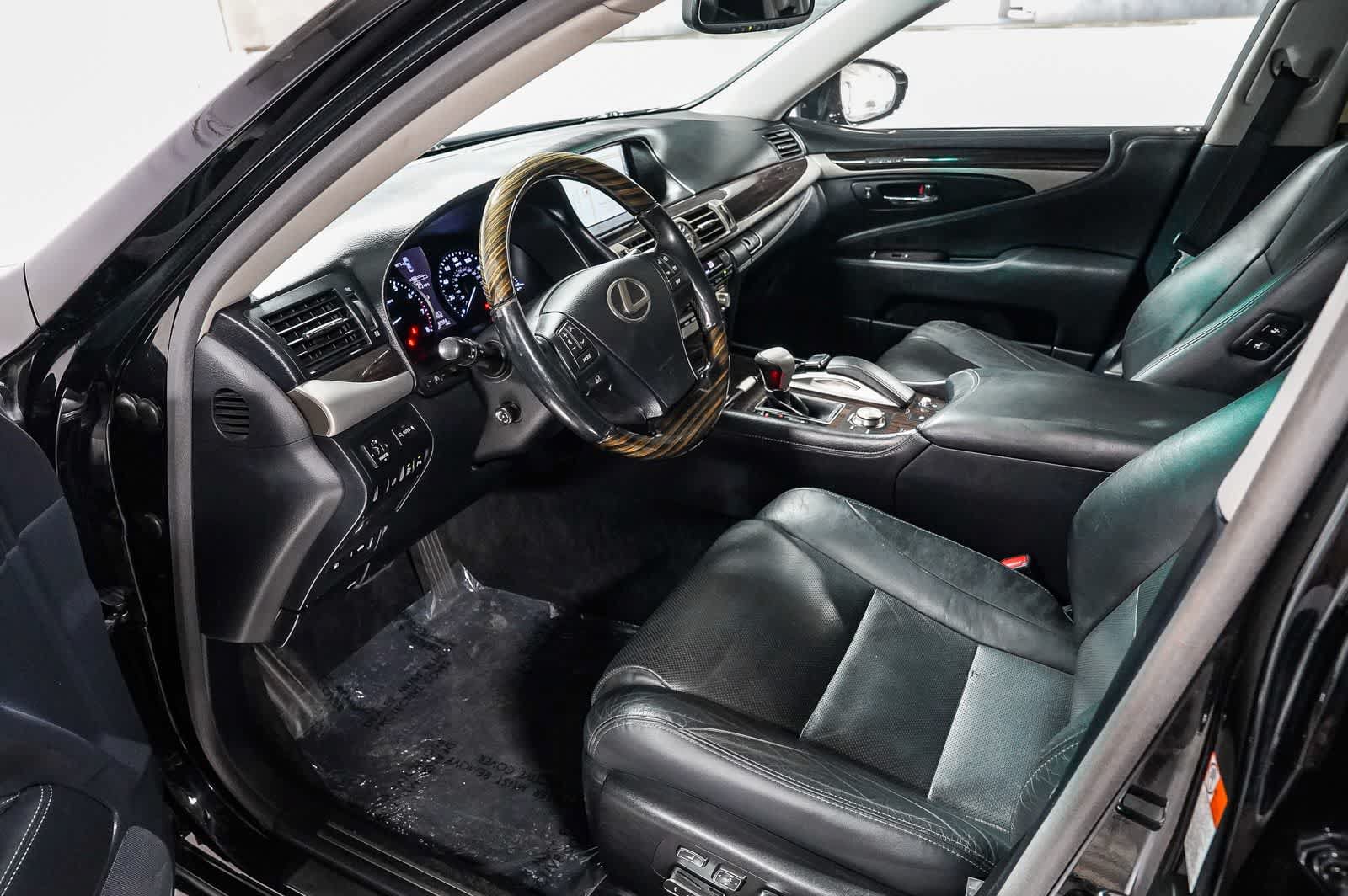 Used 2016 Lexus LS 460 w/ Comfort Package RWD image 18