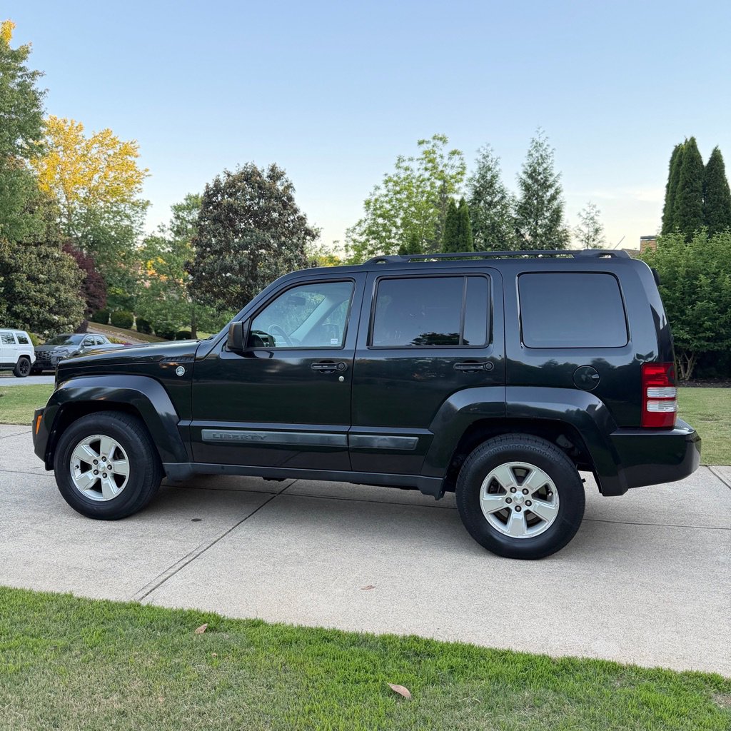 Used 2010 Jeep Liberty Sport w/ Popular Equipment Group AWD/4WD image 11