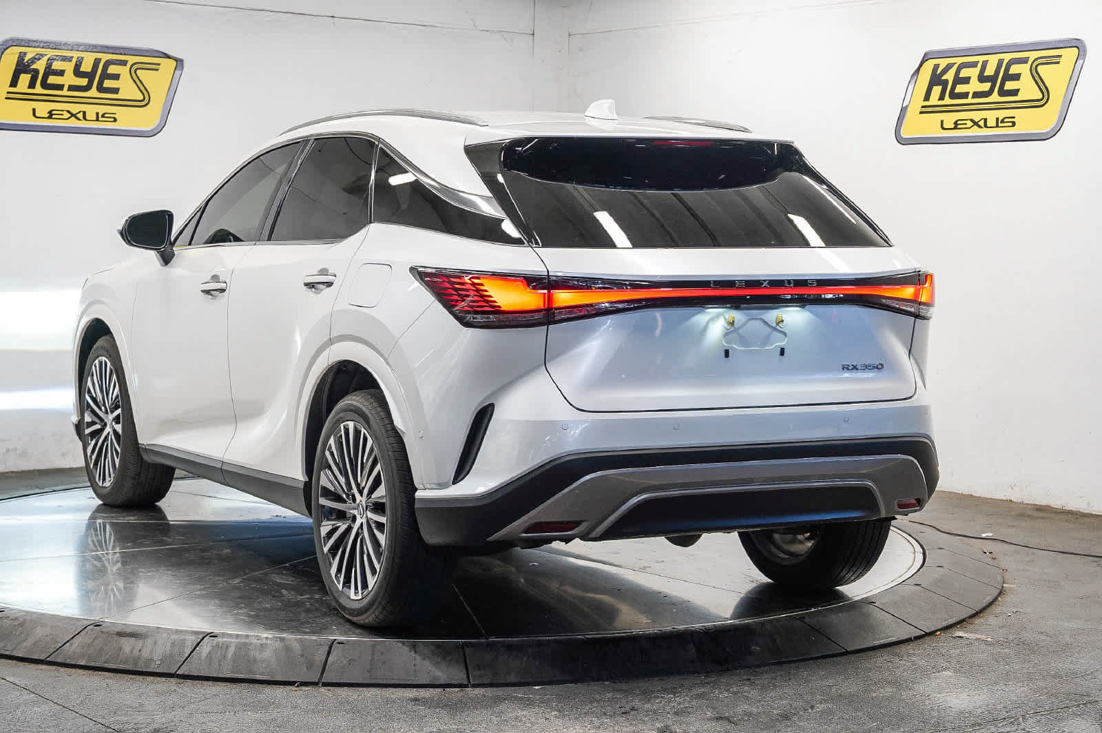 Used 2024 Lexus RX 350 Premium Plus w/ Convenience Package FWD image 2