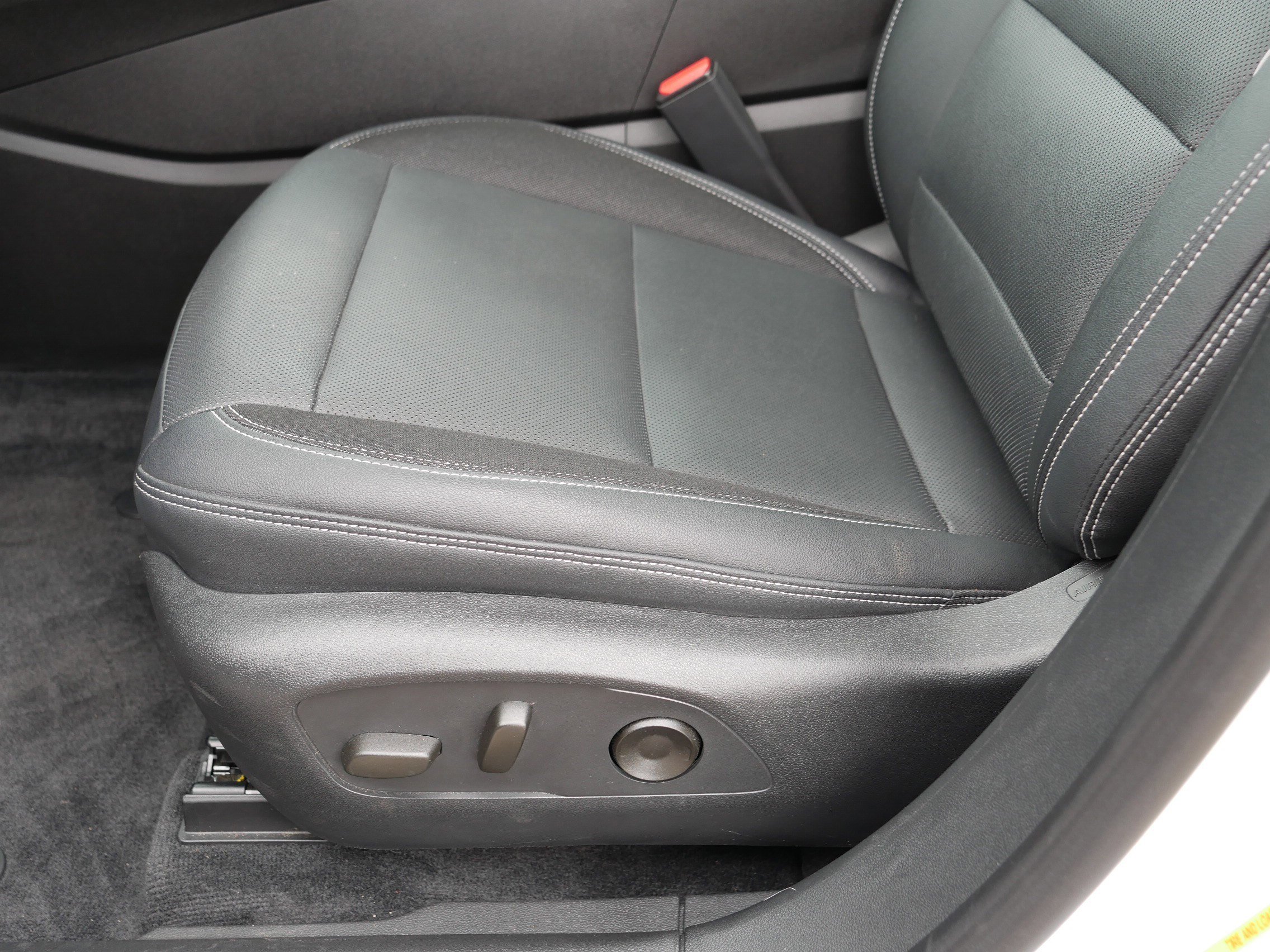 Used 2024 Chevrolet Blazer EV LT image 20