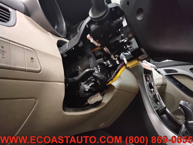 Used 2015 Hyundai Elantra SE w/ Option Group 02 FWD image 17