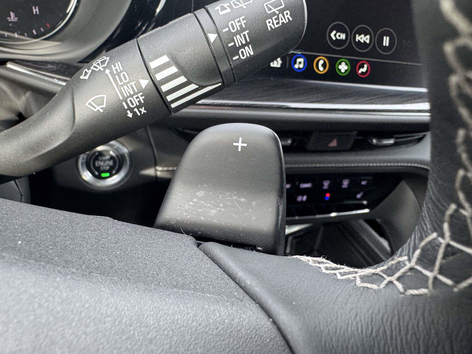 Used 2023 Buick Envision Essence image 38