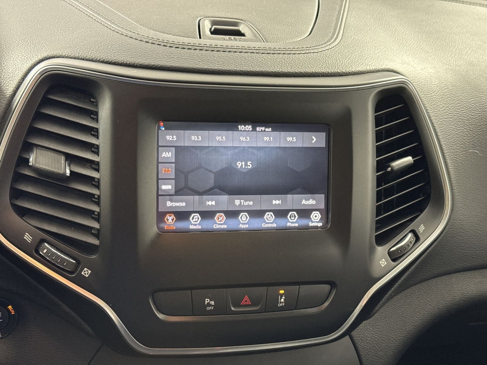 Used 2021 Jeep Cherokee Latitude Lux w/ Sun & Sound Group AWD/4WD image 18