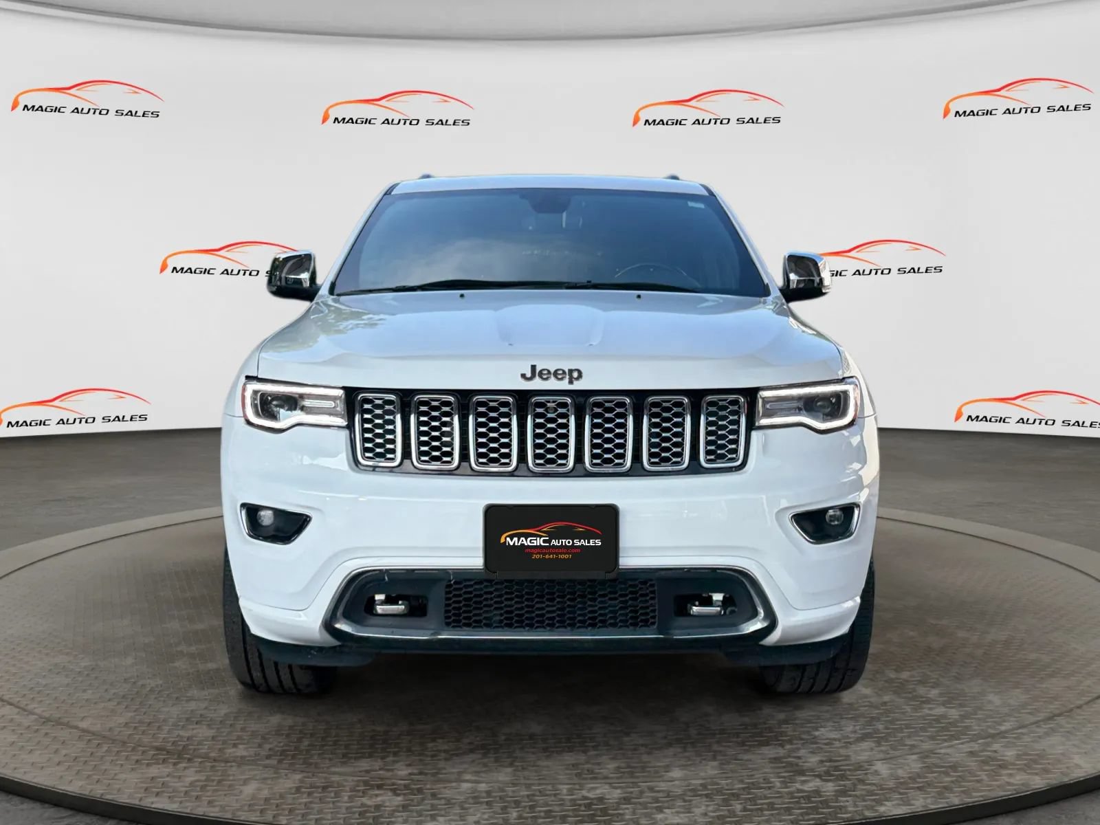 Used 2020 Jeep Grand Cherokee Overland AWD/4WD image 3